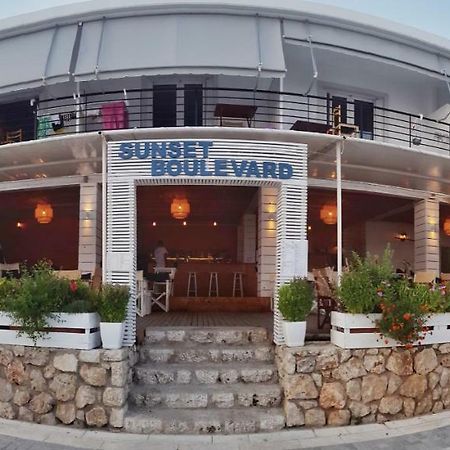 Sunset Boulevard Rooms Qeparo Dış mekan fotoğraf