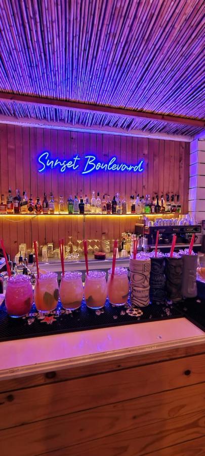 Sunset Boulevard Hotel Qeparo Dış mekan fotoğraf
