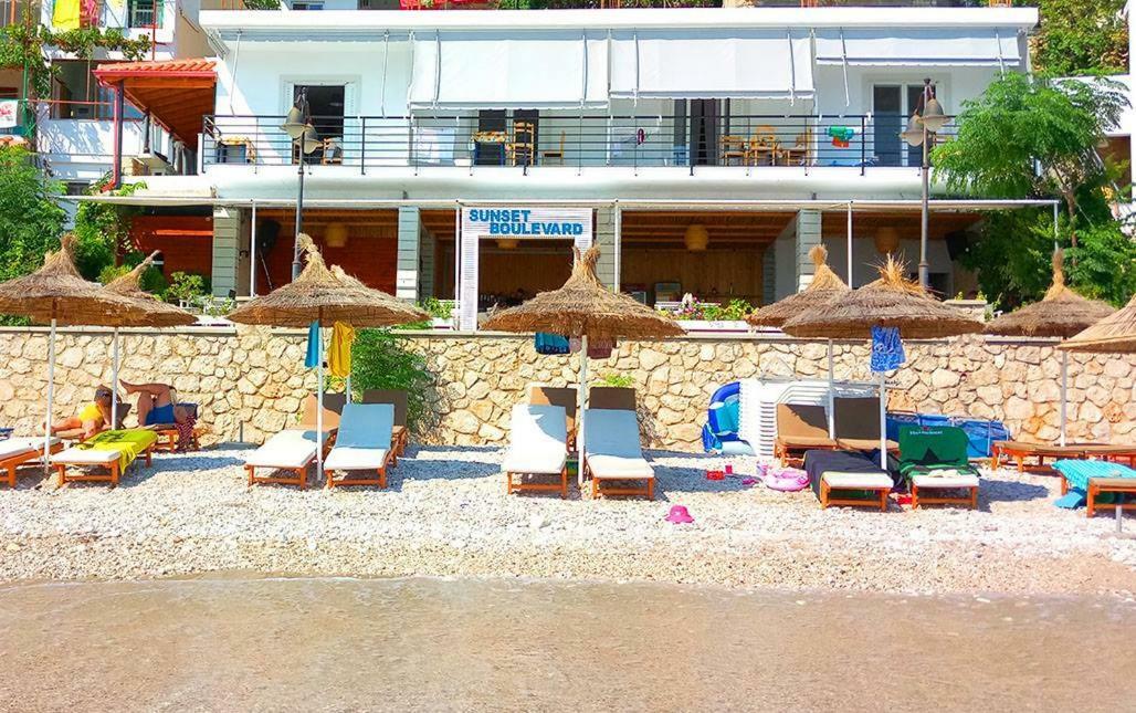 Sunset Boulevard Hotel Qeparo Dış mekan fotoğraf